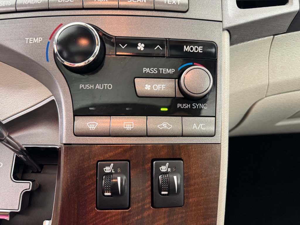 Used 2010 Toyota Venza AWD image 17