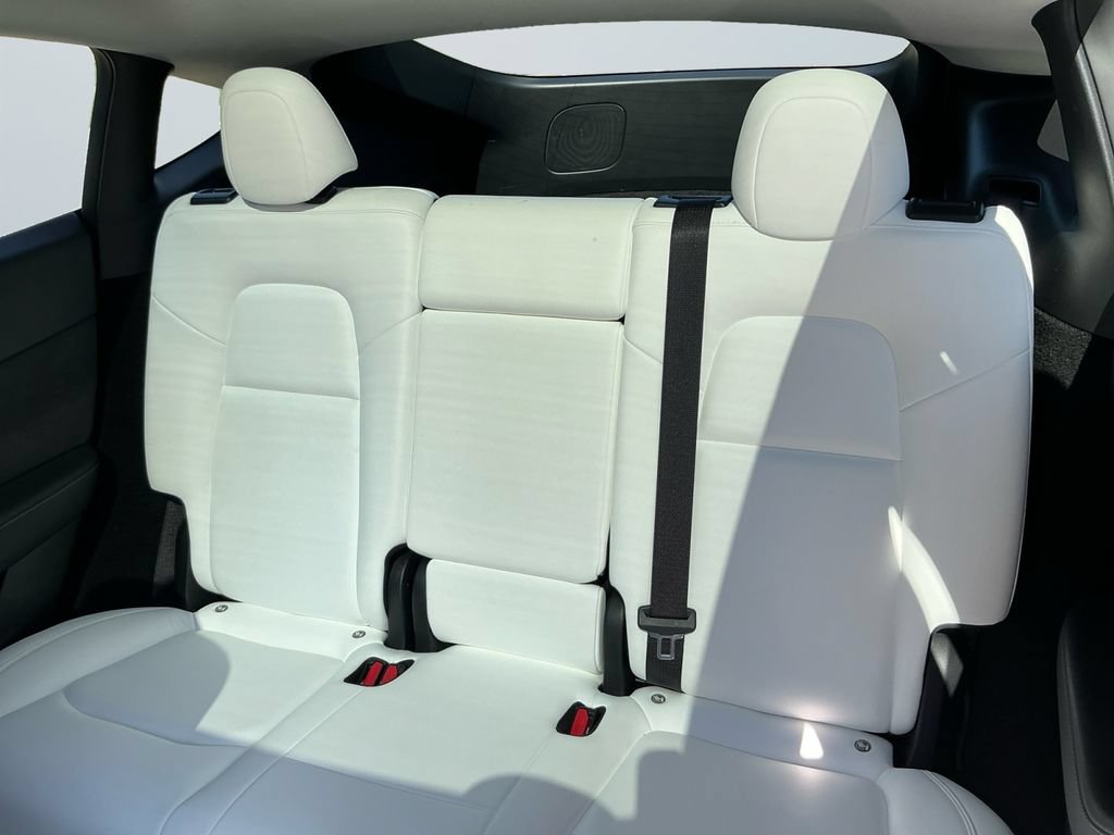 Used 2024 Tesla Model Y Long Range RWD image 14