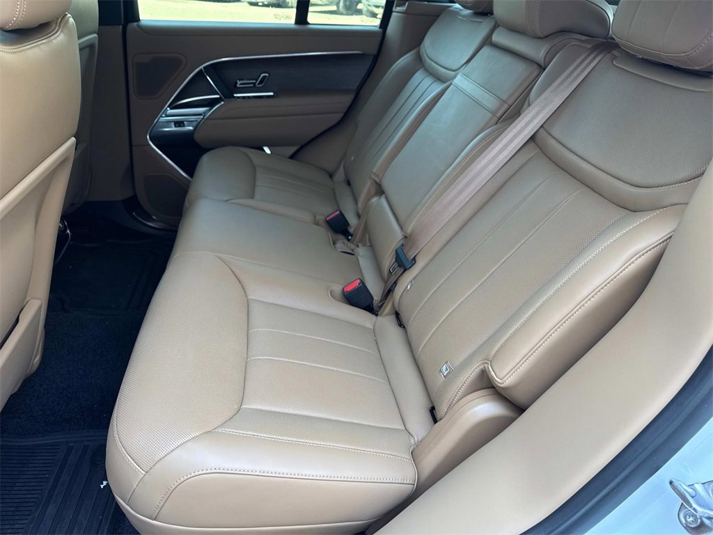 New 2025 Land Rover Range Rover SE image 14