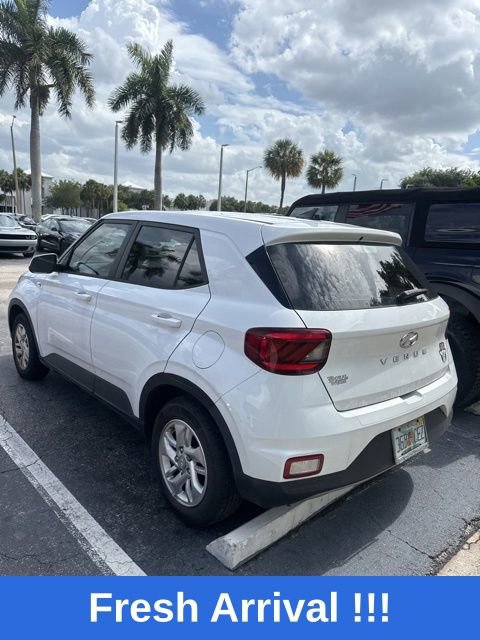 Used 2022 Hyundai Venue SE FWD image 6