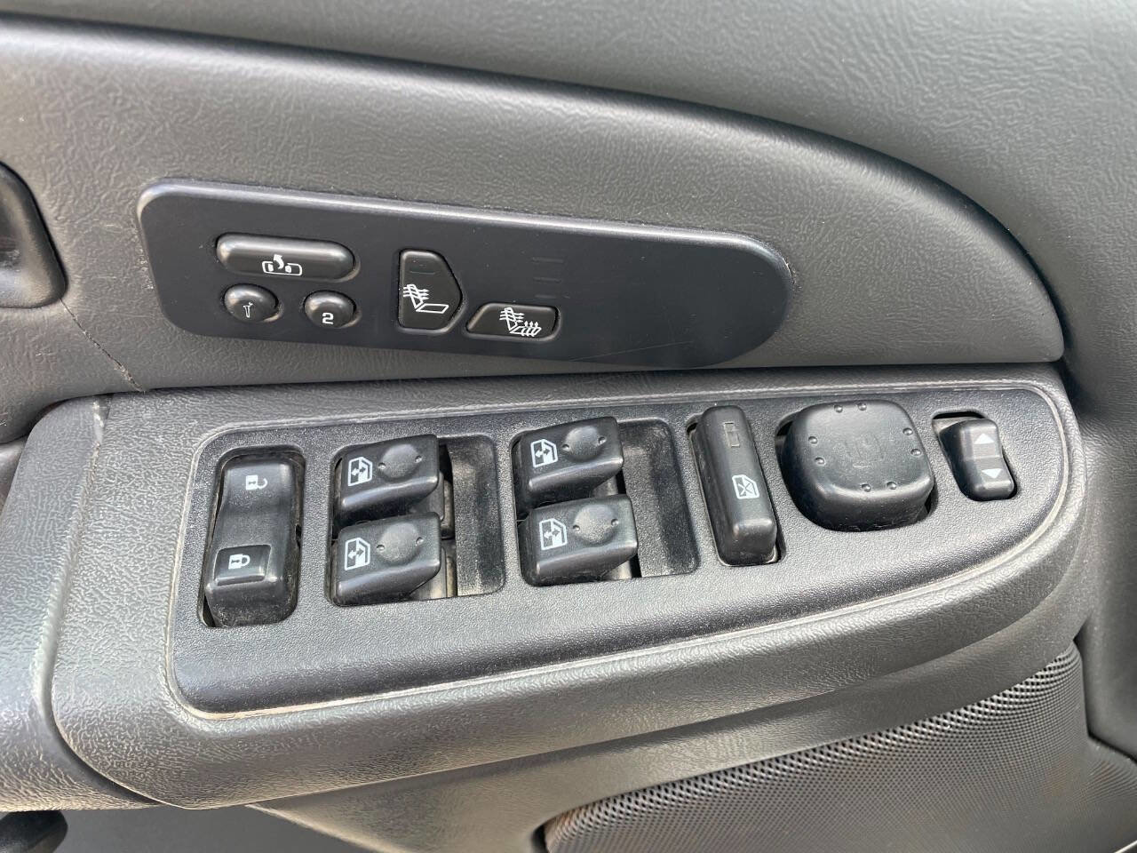 Used 2006 Chevrolet Silverado 2500 LT w/ Heavy-Duty Power Package image 16