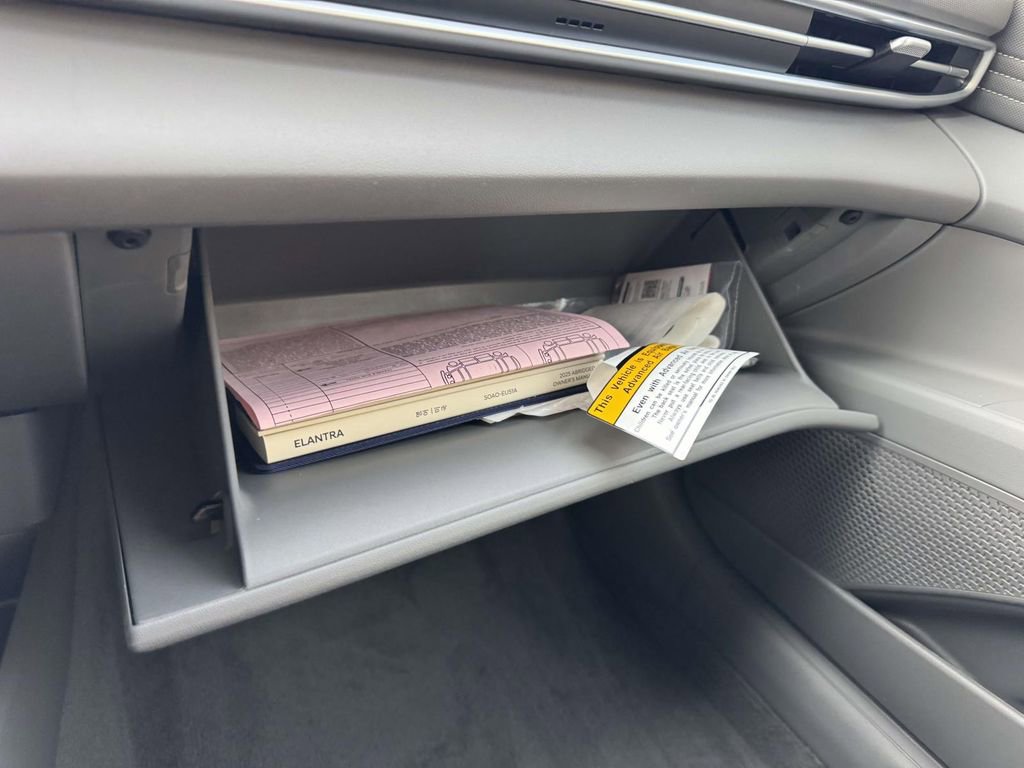 Certified 2025 Hyundai Elantra Sport image 31