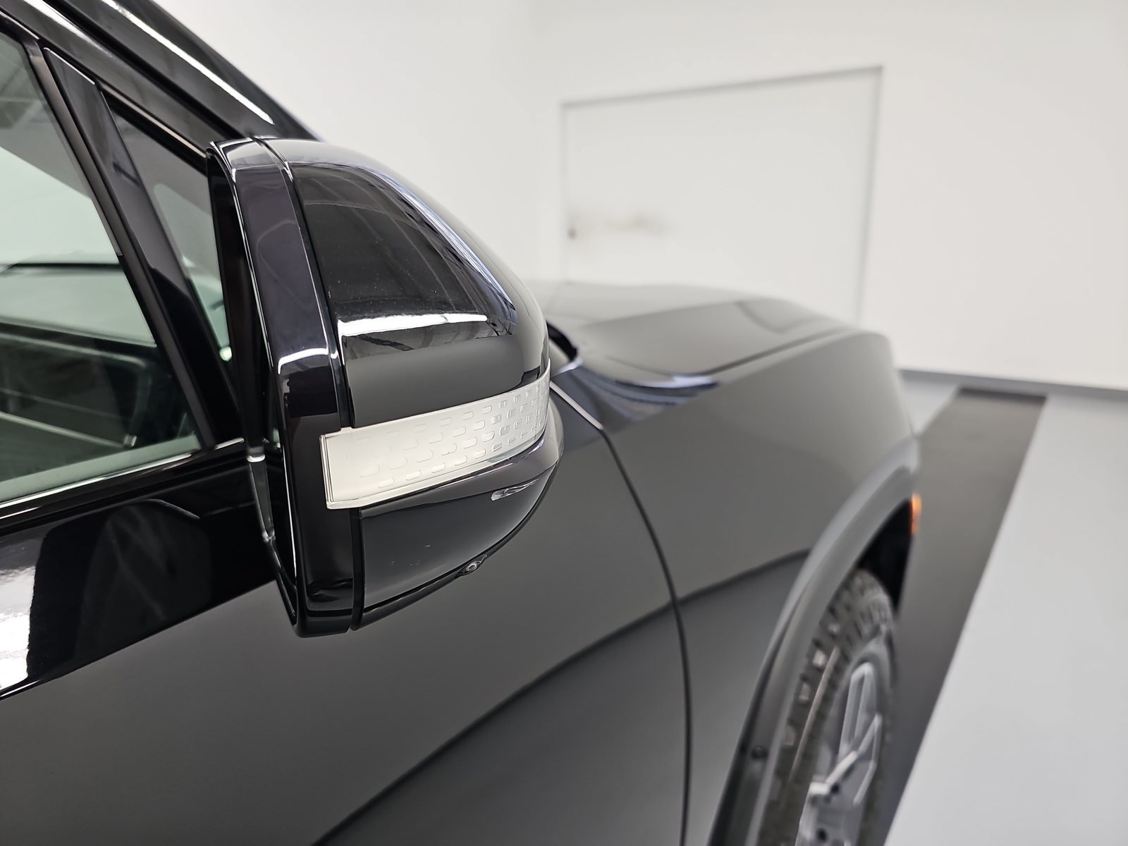 Used 2023 Rivian R1S Adventure Quad AWD/4WD image 38