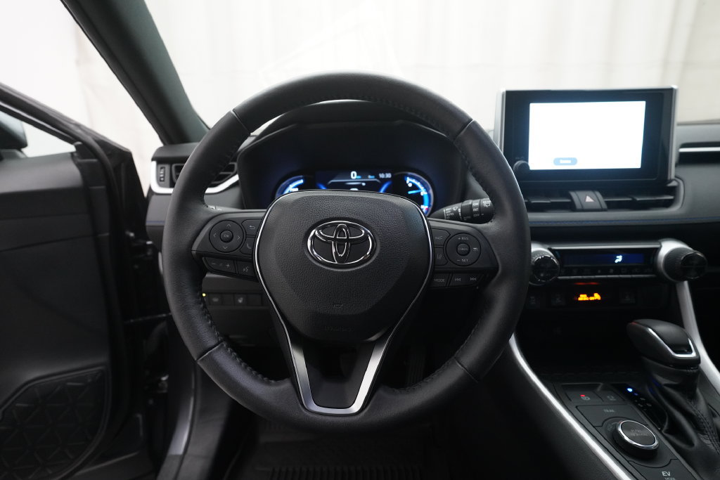 Used 2023 Toyota RAV4 SE w/ SE Grade Weather Package AWD/4WD image 4