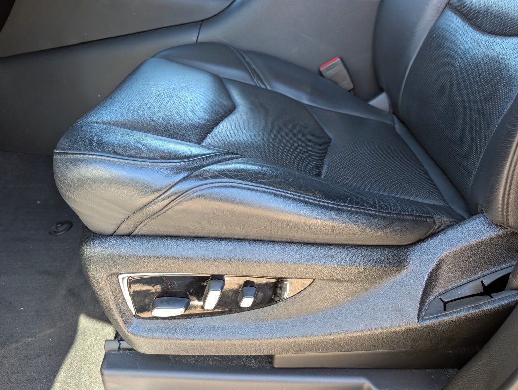 Used 2019 Cadillac Escalade Luxury AWD/4WD image 13