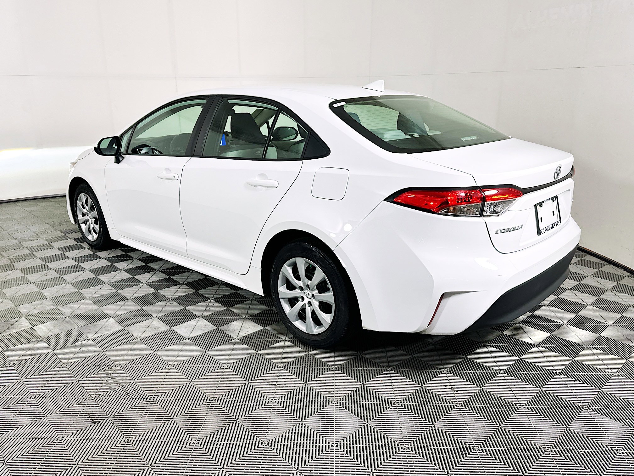 Used 2023 Toyota Corolla LE image 5