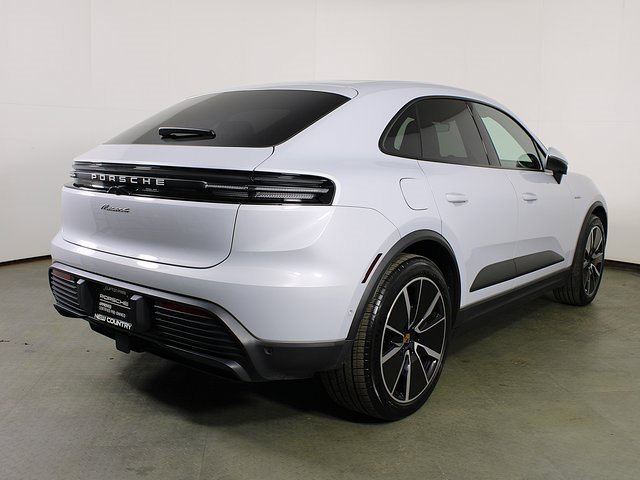 Used 2024 Porsche Macan 4 Electric image 7