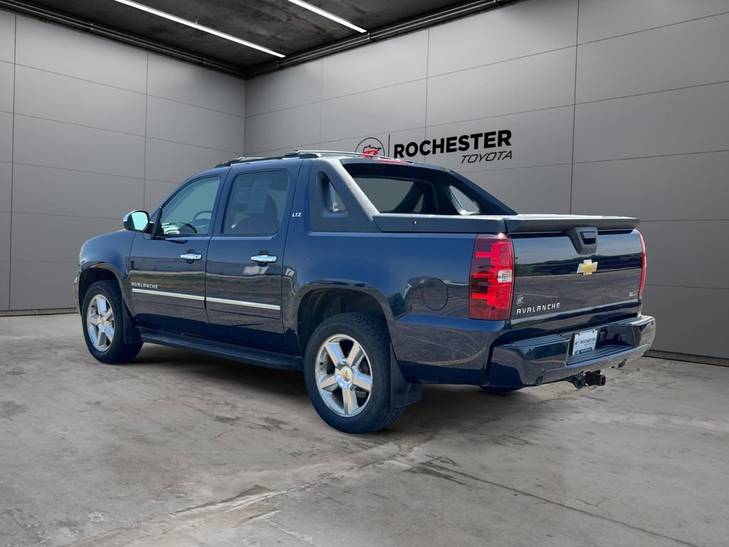 Used 2011 Chevrolet Avalanche LTZ AWD/4WD image 3