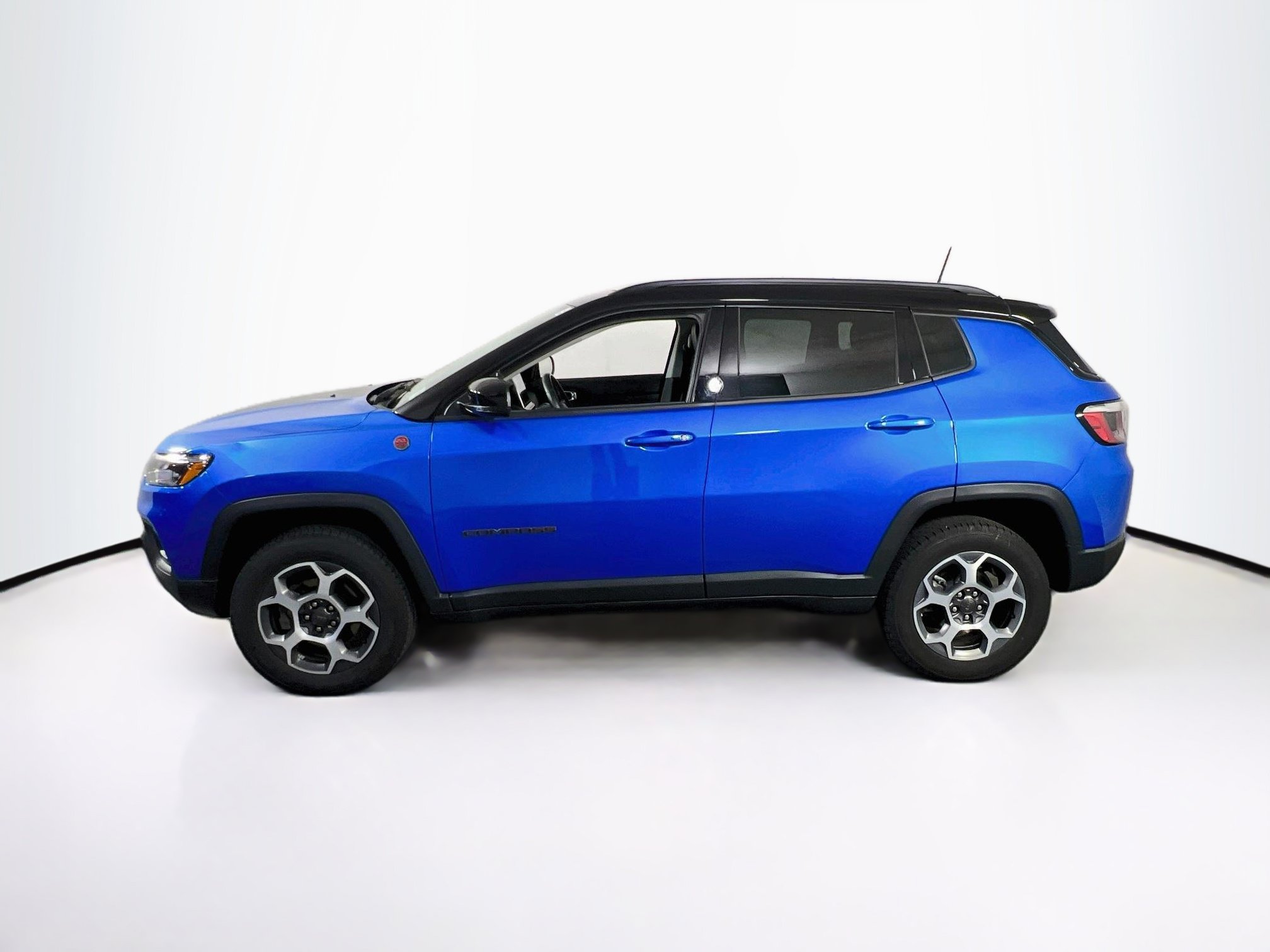 Used 2022 Jeep Compass Trailhawk w/ Sun and Sound Group AWD/4WD image 8