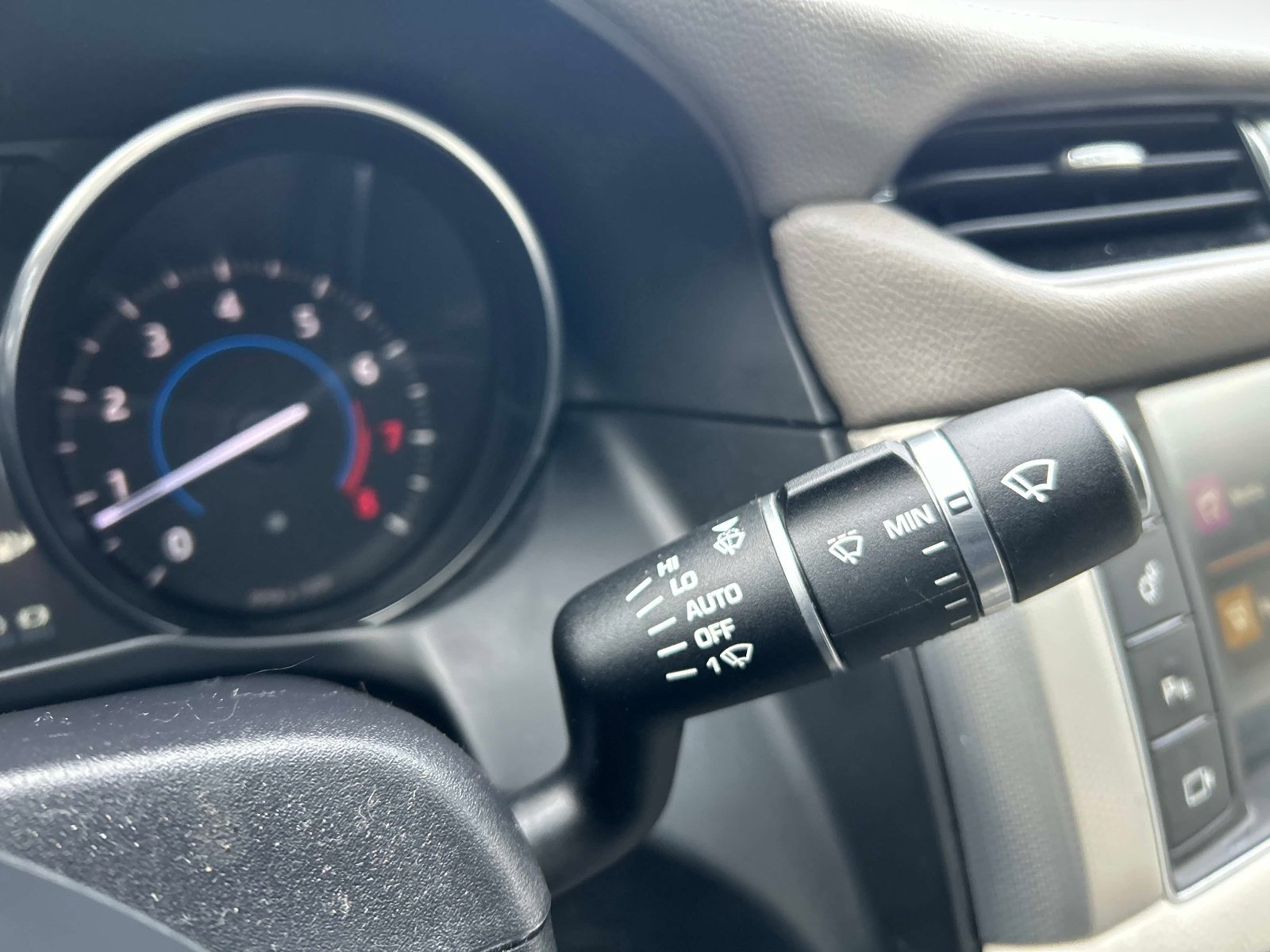 Used 2016 Jaguar XF Prestige image 28