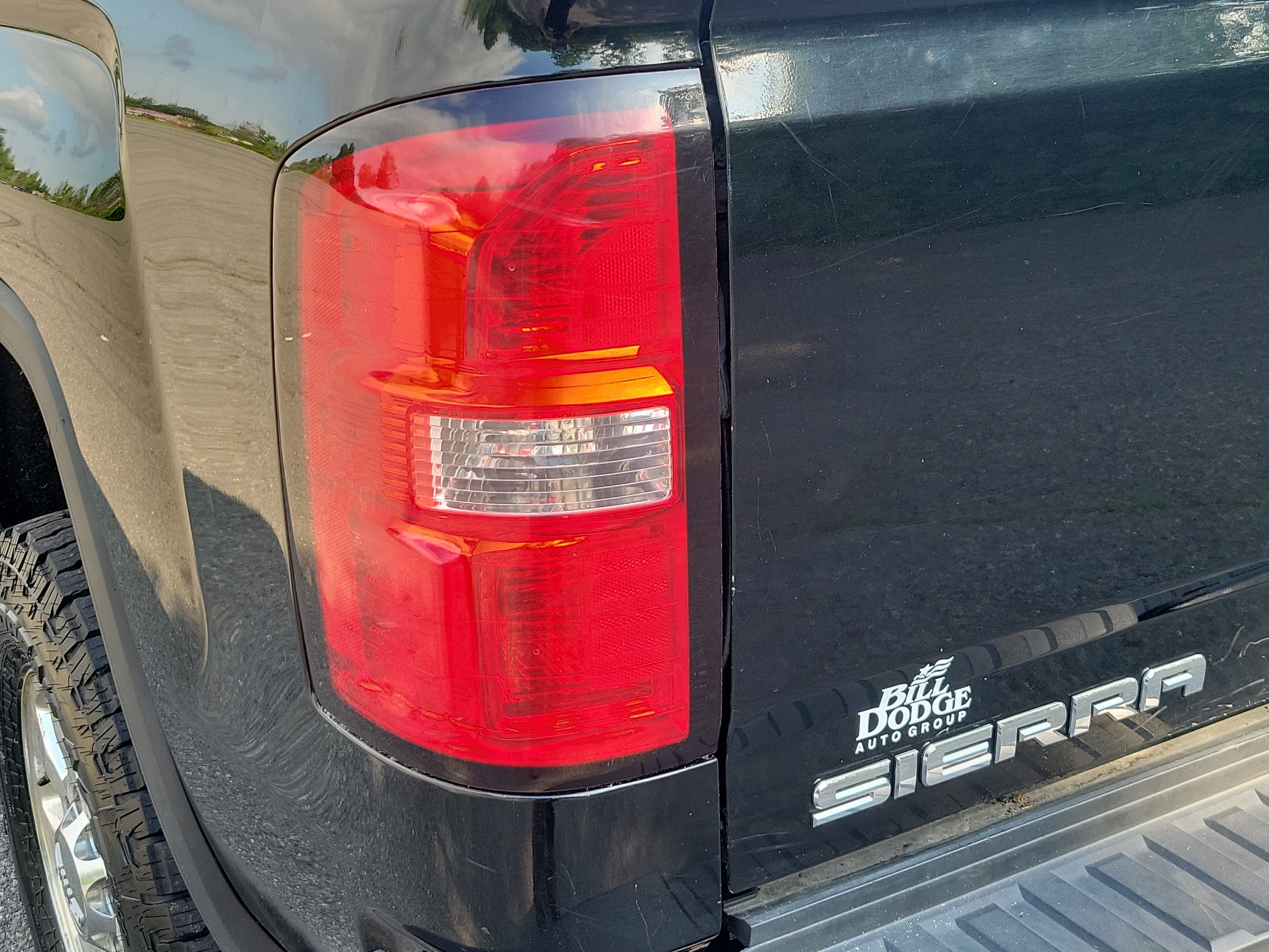 Used 2015 GMC Sierra 2500 SLE w/ SLE Preferred Package AWD/4WD image 11