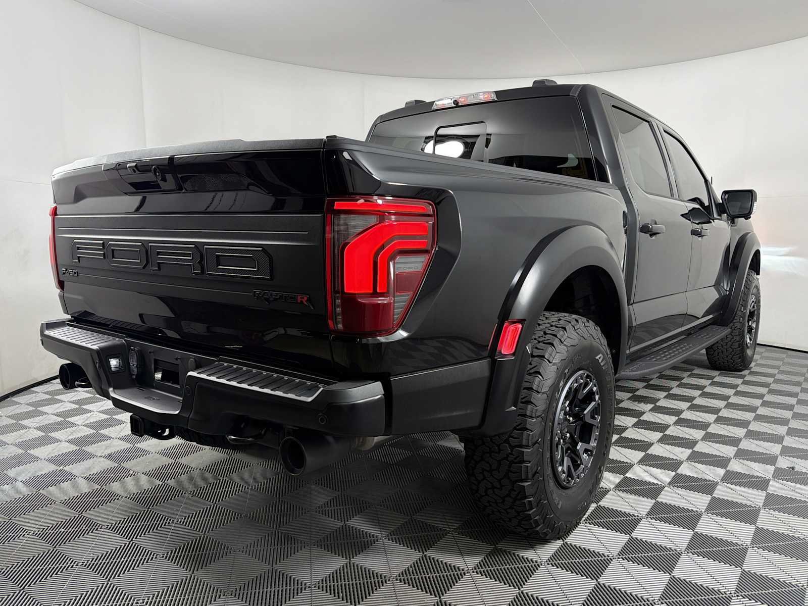 Used 2025 Ford F150 Raptor w/ Equipment Group 803A Raptor R AWD/4WD image 6