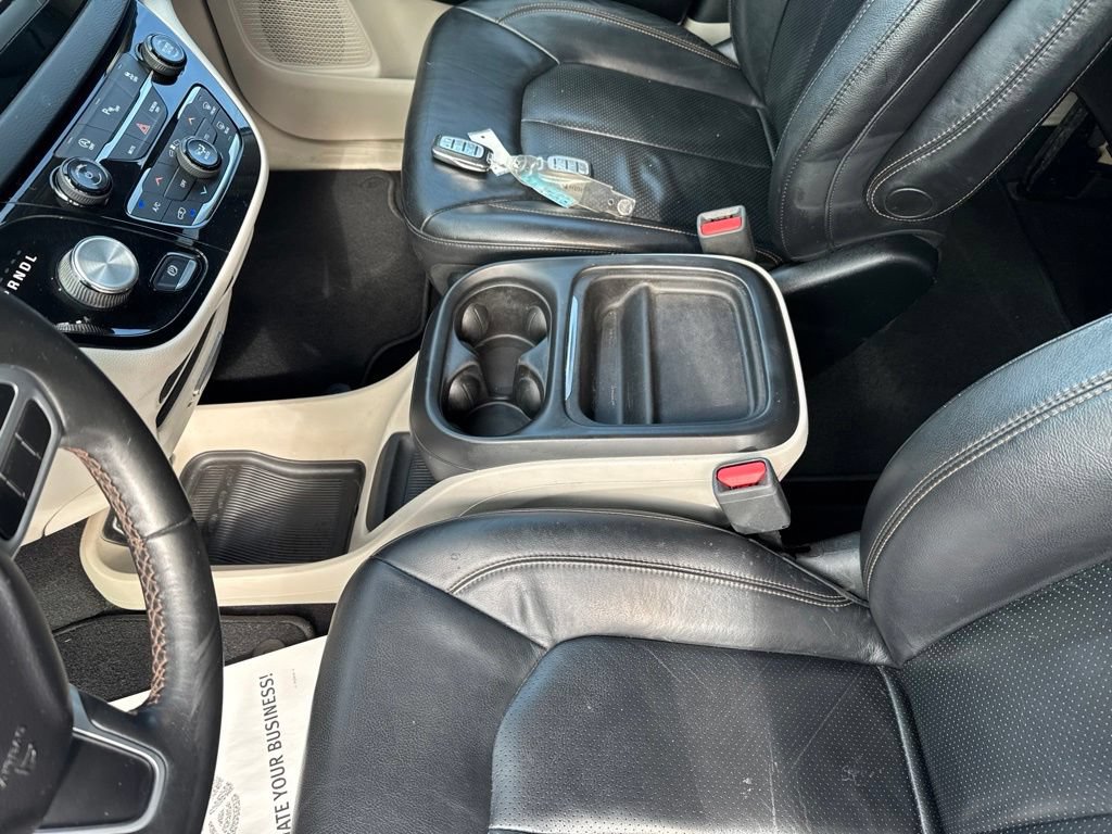 Used 2018 Chrysler Pacifica Touring-L FWD image 26