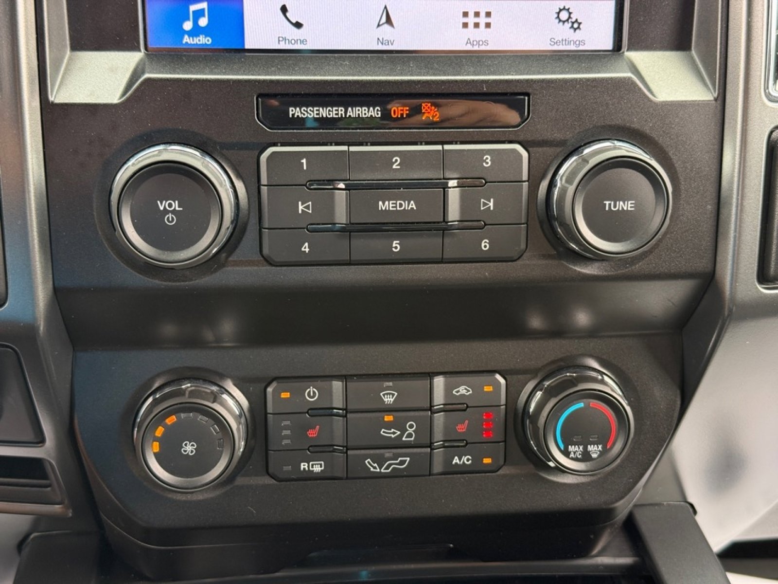 Used 2019 Ford F150 XLT w/ Equipment Group 302A Luxury AWD/4WD image 18