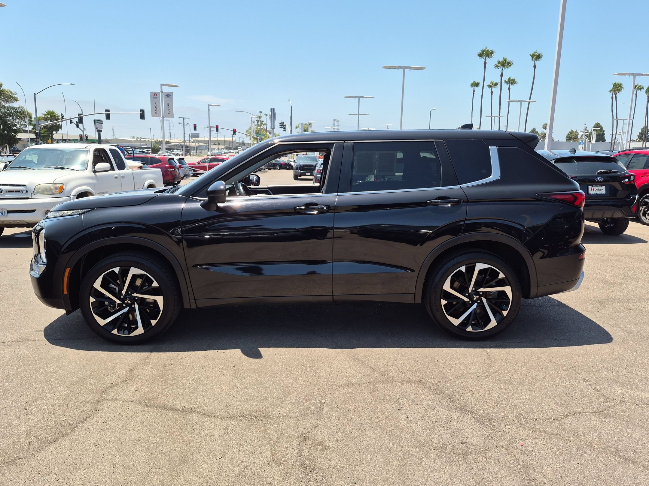Used 2024 Mitsubishi Outlander SE AWD/4WD image 4
