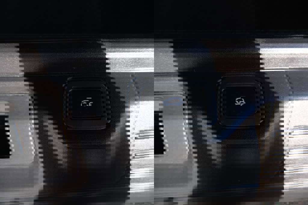 Used 2019 Land Rover Range Rover Autobiography image 11