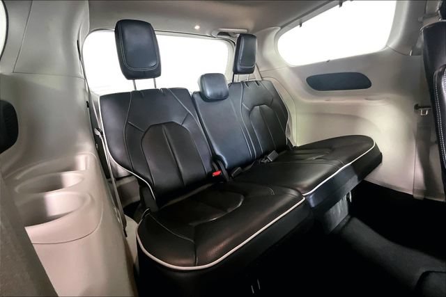 Used 2023 Chrysler Pacifica Limited FWD image 28