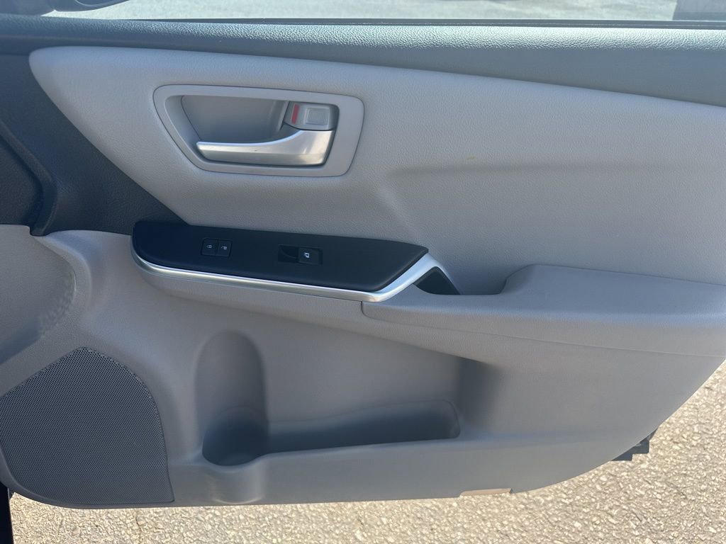 Used 2017 Toyota Camry SE FWD image 27