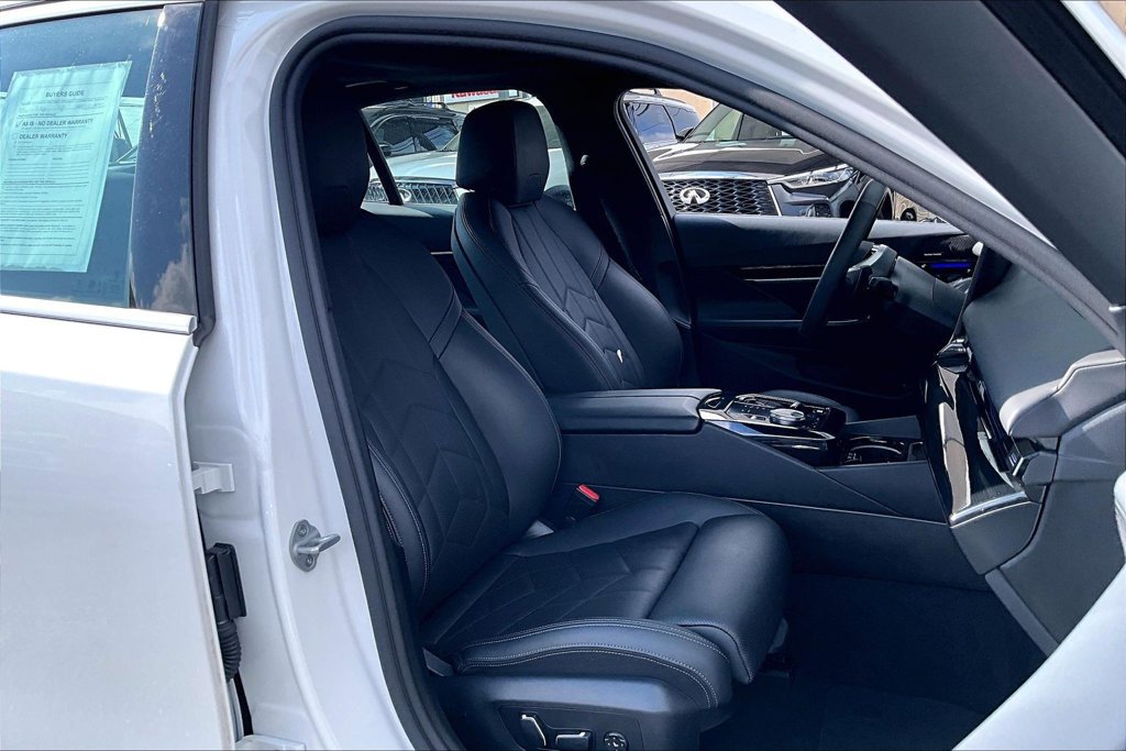 Used 2025 BMW 530i w/ Premium Package RWD image 10