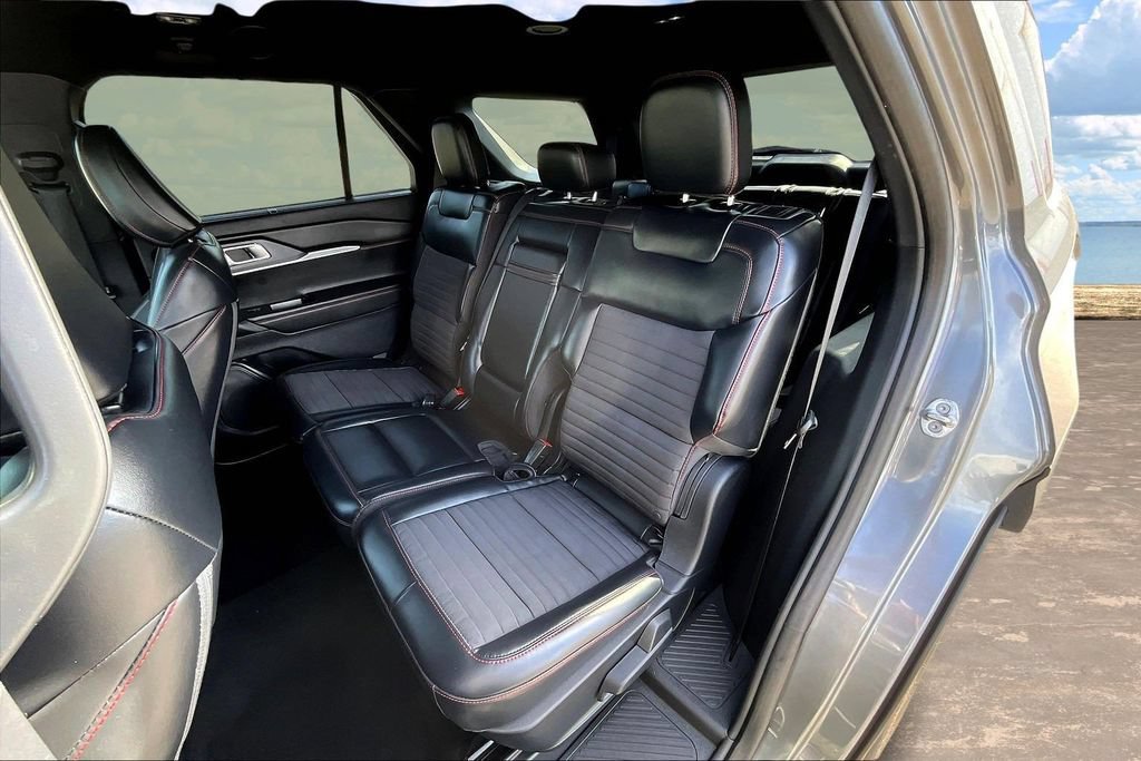 Used 2025 Ford Explorer ST-Line w/ Premium Package RWD image 24