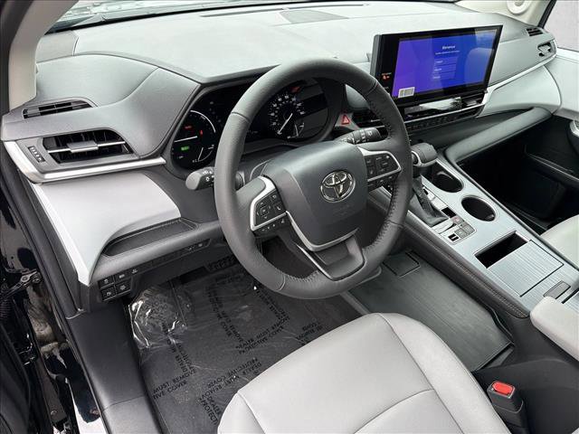 New 2026 Toyota Sienna XLE image 13