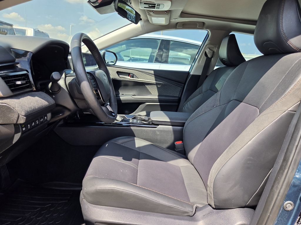 Used 2025 Toyota Camry XLE w/ Premium Plus Package FWD image 27
