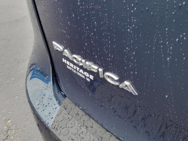 Used 2023 Chrysler Pacifica Touring-L image 27