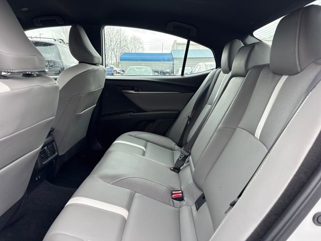 Used 2025 Toyota Camry SE image 11