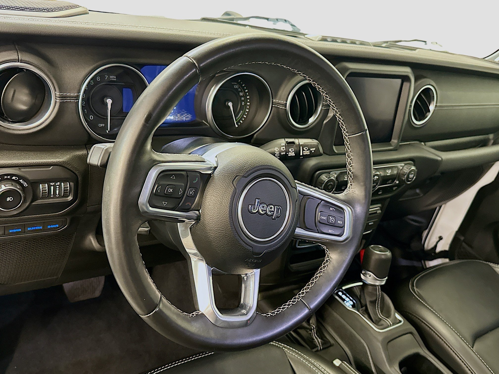 Used 2022 Jeep Wrangler Unlimited Sahara AWD/4WD image 18