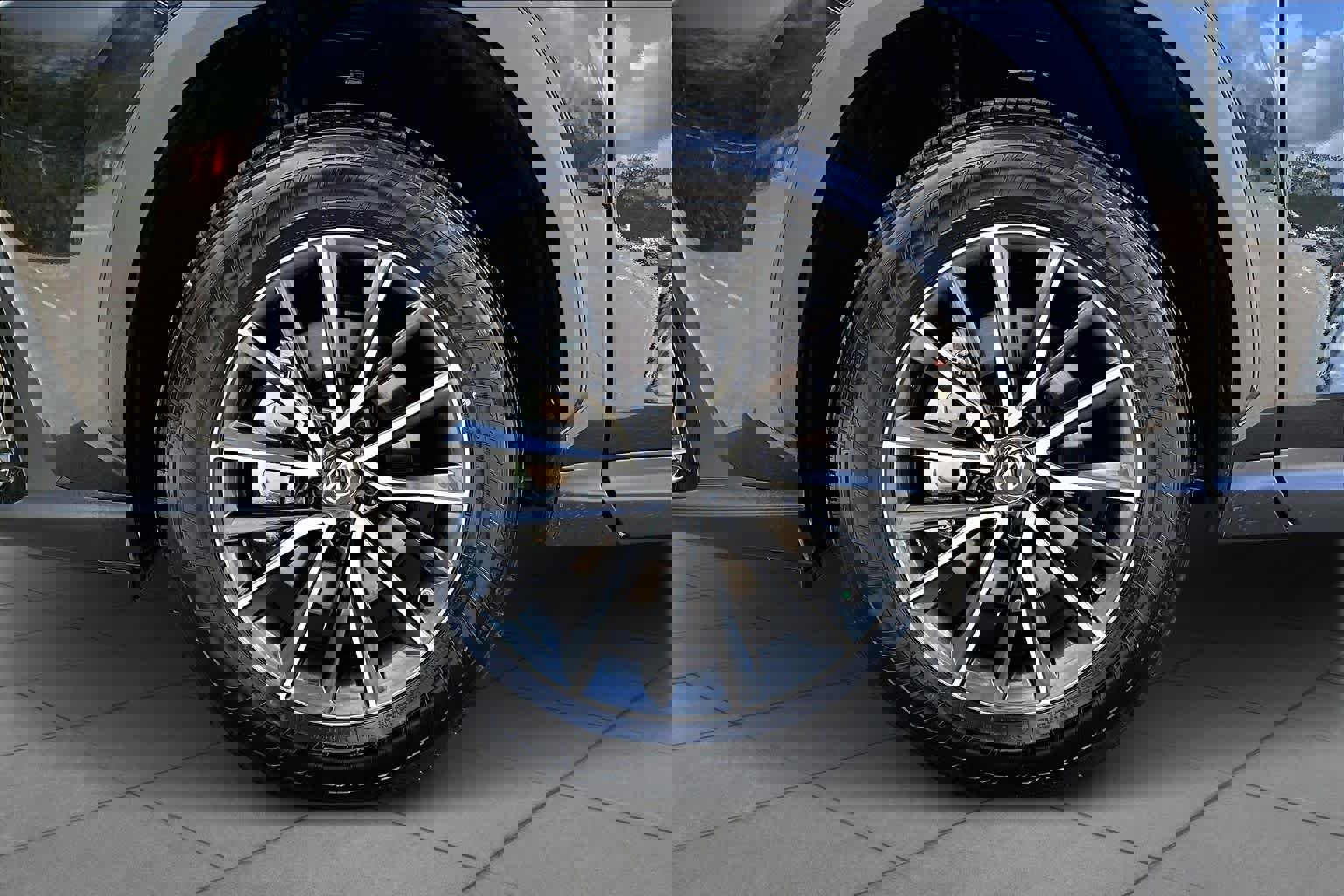 Used 2025 Lexus NX 250 FWD w/ Towing Package (2000 Lbs) image 11