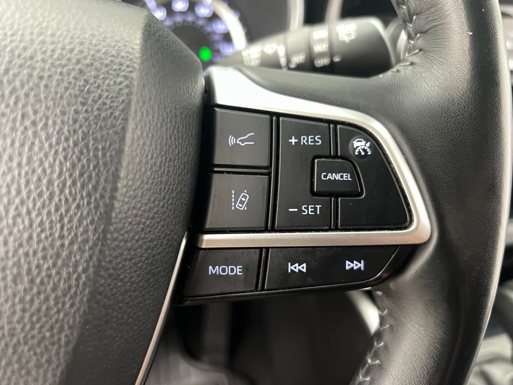 Used 2025 Toyota Highlander XLE FWD image 55