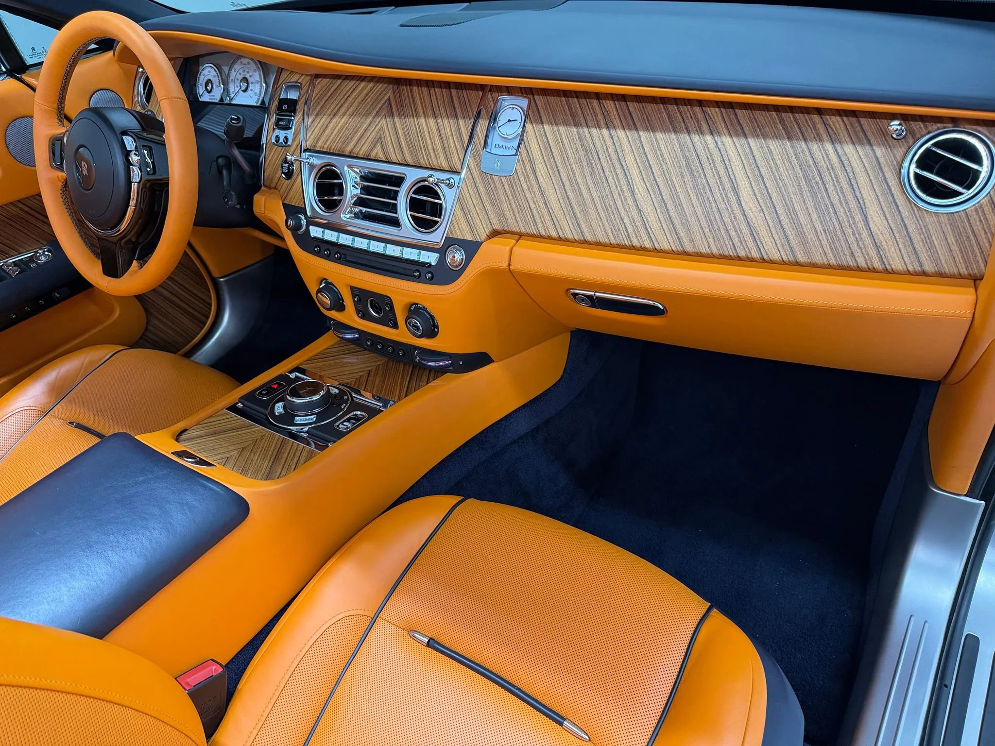 Used 2017 Rolls-Royce Dawn image 11