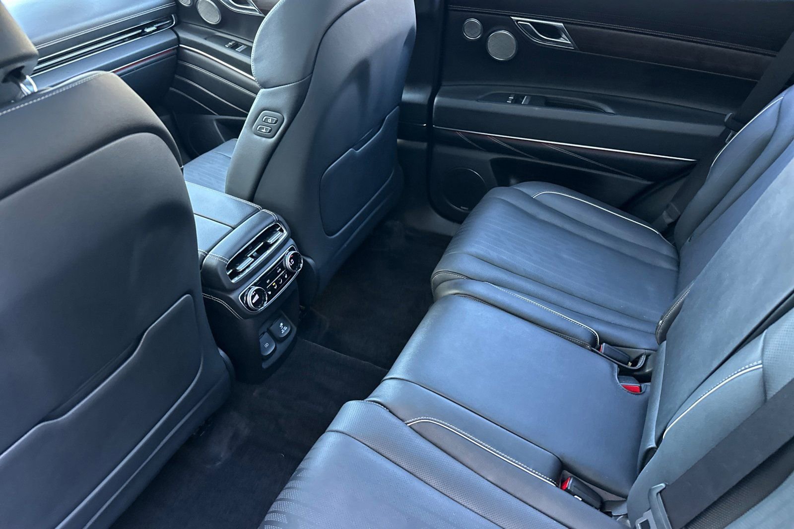 Used 2023 Genesis GV80 2.5T w/ Prestige 20" Package image 13