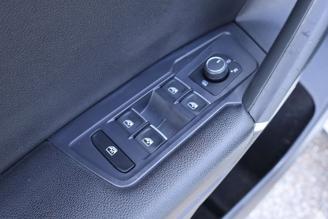 Used 2018 Volkswagen Tiguan SE w/ Panoramic Sunroof Package FWD image 13
