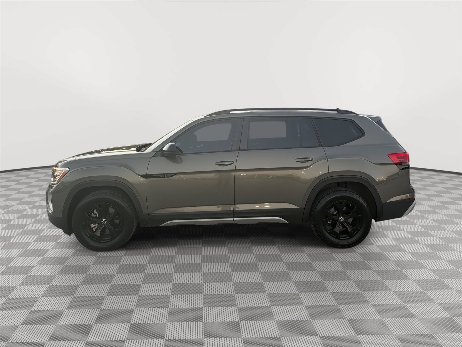 Certified 2024 Volkswagen Atlas Peak Edition SEL AWD/4WD image 3