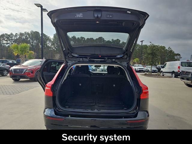 Used 2025 Volvo V60 B5 Cross Country Plus image 21