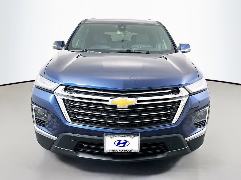 Used 2023 Chevrolet Traverse LT image 2