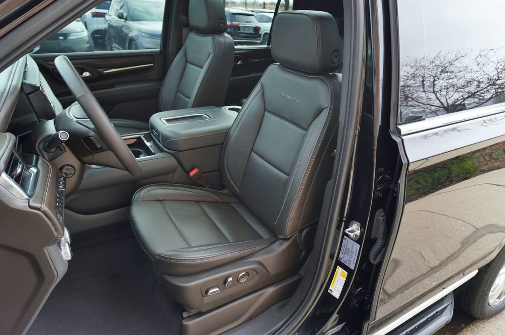 Used 2023 GMC Yukon Denali image 13