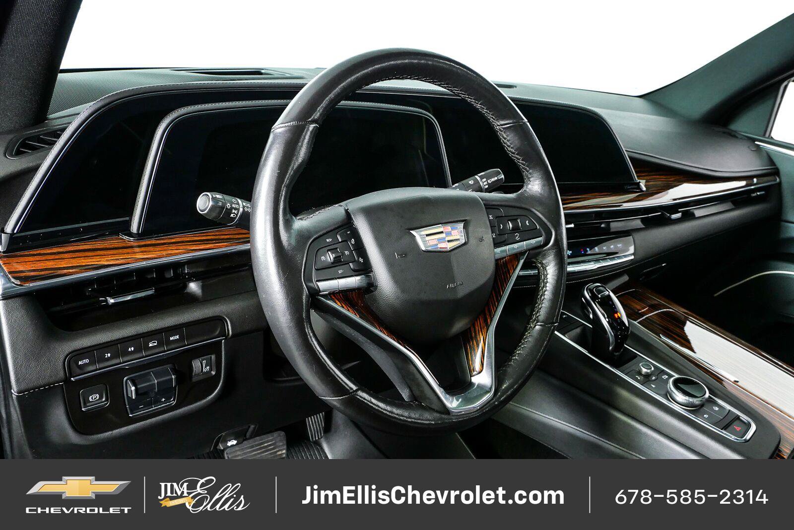 Used 2021 Cadillac Escalade Premium Luxury AWD/4WD image 4