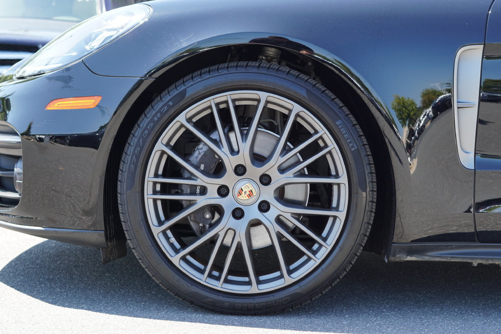 Used 2023 Porsche Panamera 4 Platinum Edition AWD/4WD image 9