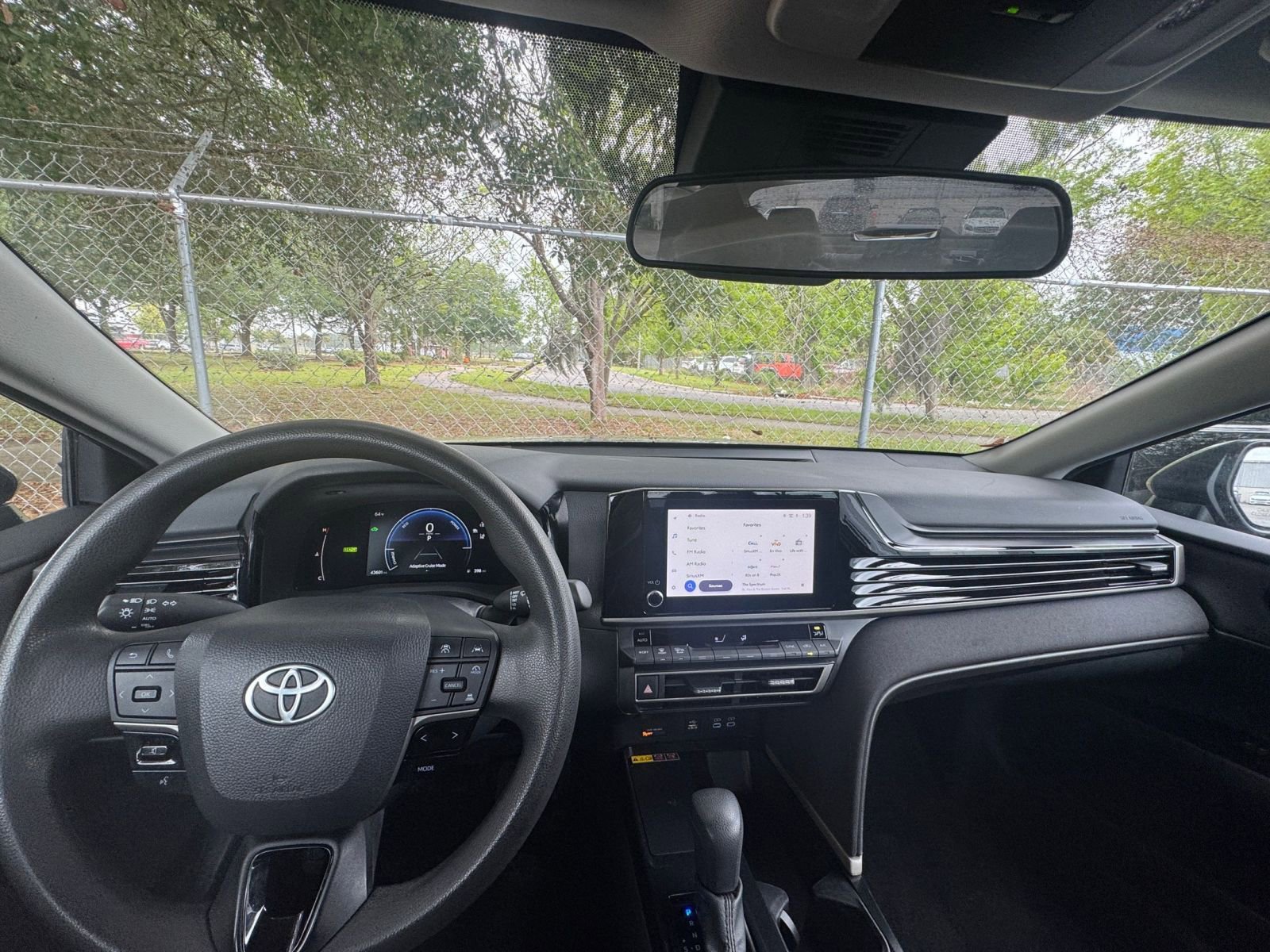 Used 2025 Toyota Camry LE FWD image 33