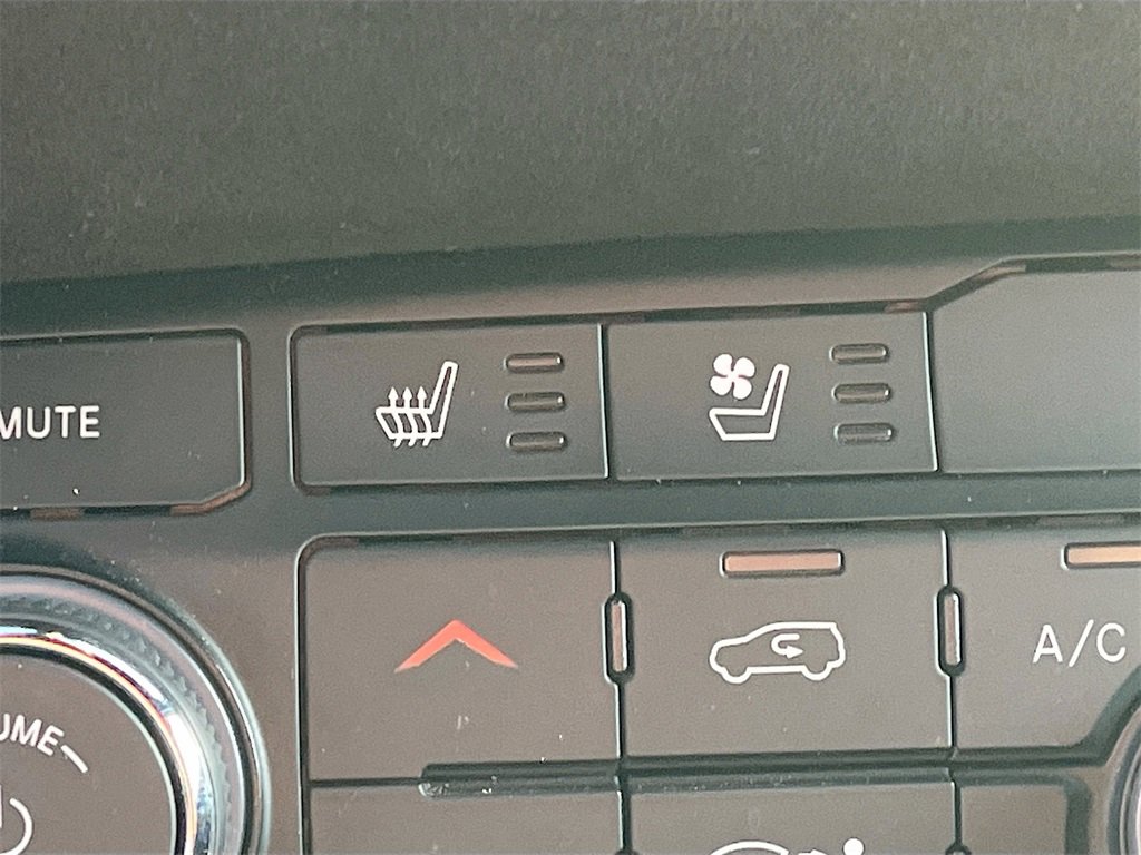 Used 2023 Dodge Durango R/T w/ Hemi Orange Plus Package image 21