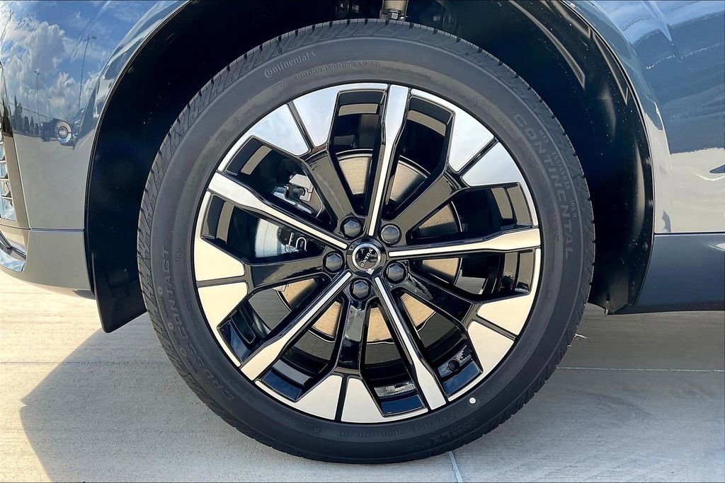 New 2026 Volvo XC60 B5 Plus w/ Protection Package Premier image 25