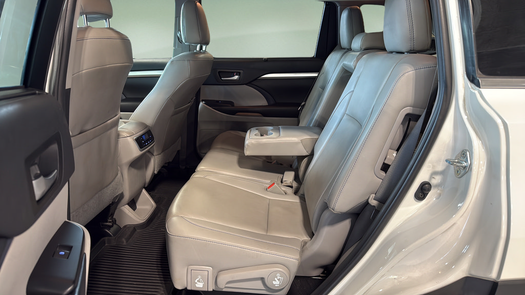Used 2019 Toyota Highlander XLE AWD/4WD image 15