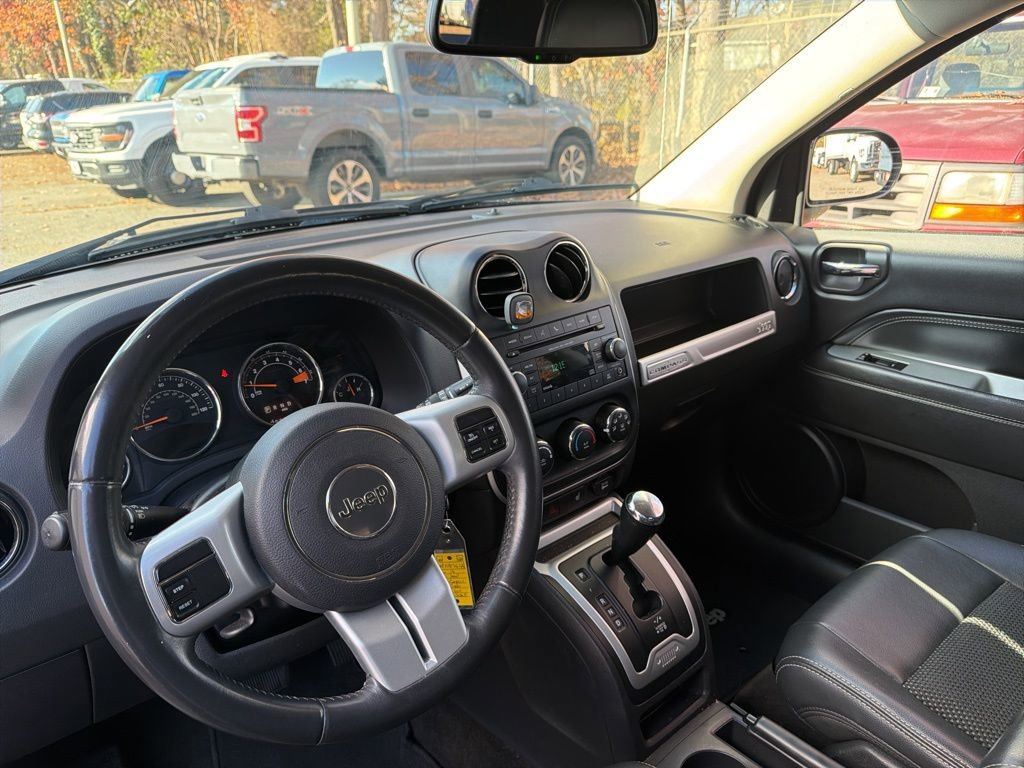 Used 2016 Jeep Compass Latitude image 18