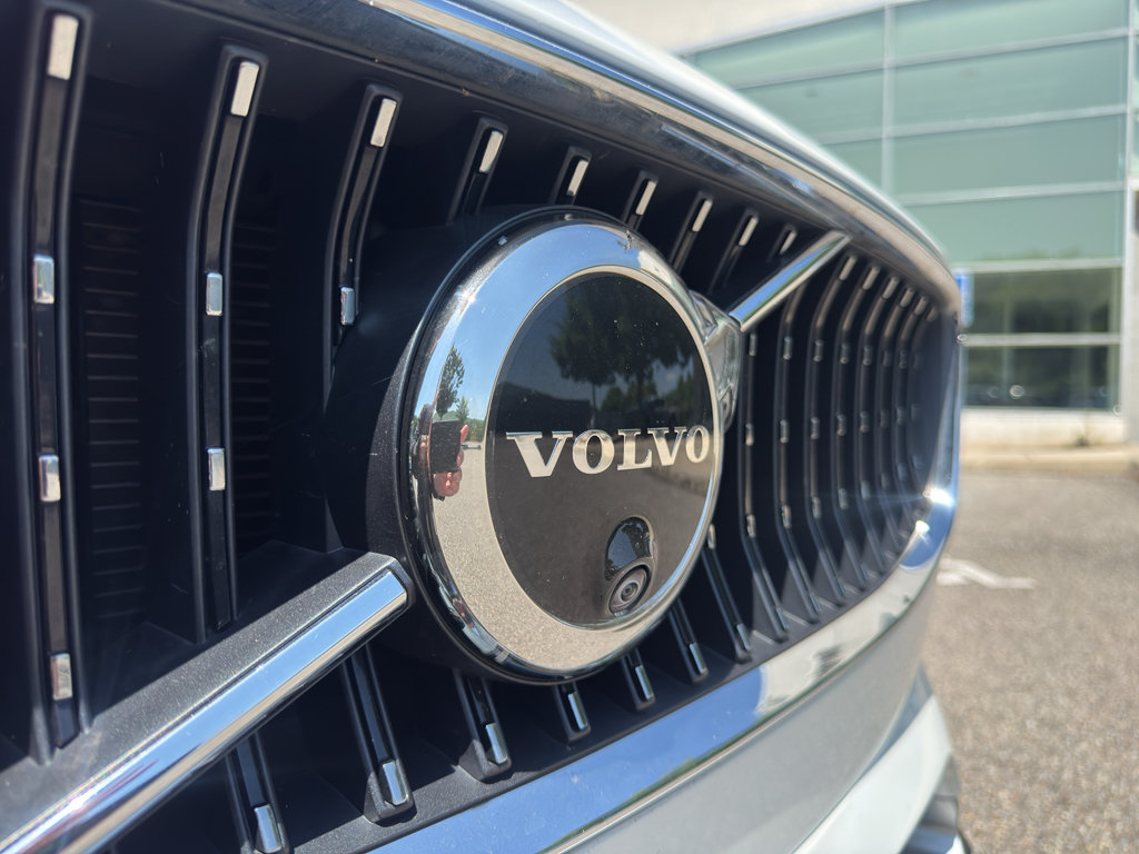 Certified 2025 Volvo V90 B6 Cross Country Ultra AWD/4WD image 3