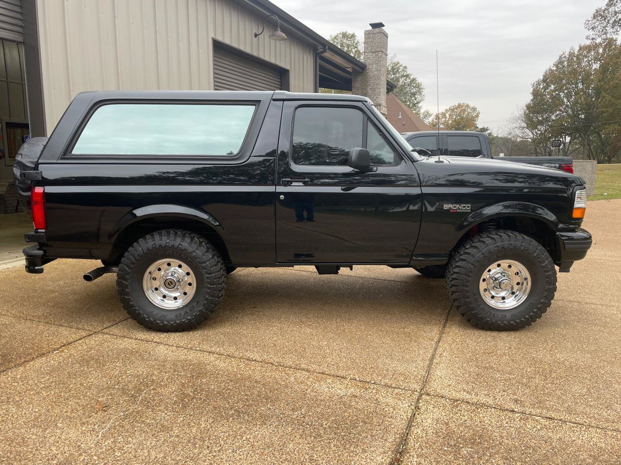 Used 1995 Ford Bronco XLT AWD/4WD image 5