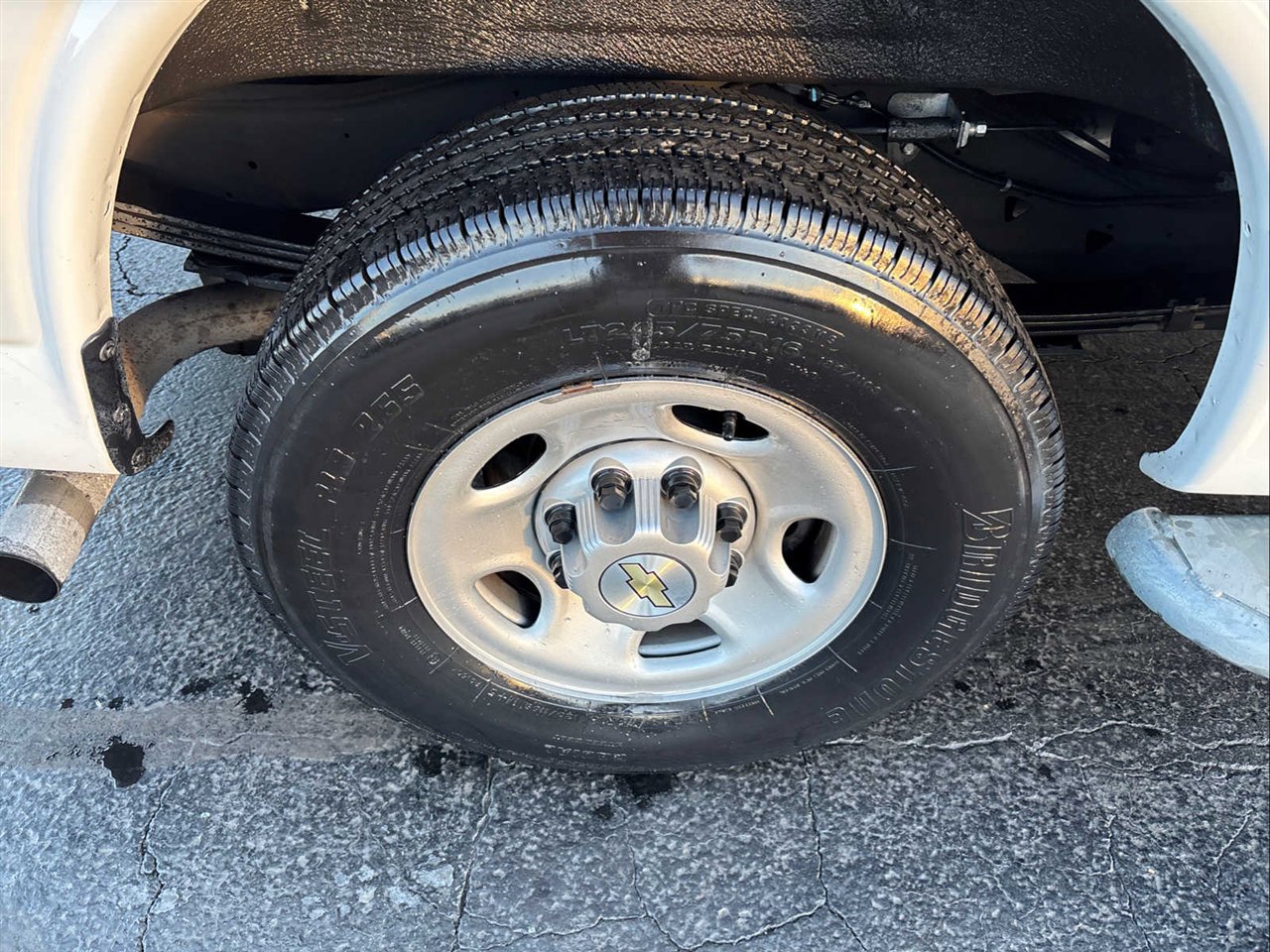 Used 2024 Chevrolet Express 2500 w/ Driver Convenience Package image 9