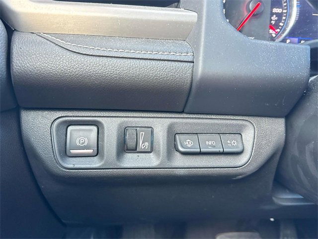 Used 2021 GMC Acadia Denali w/ Denali Technology Package image 27