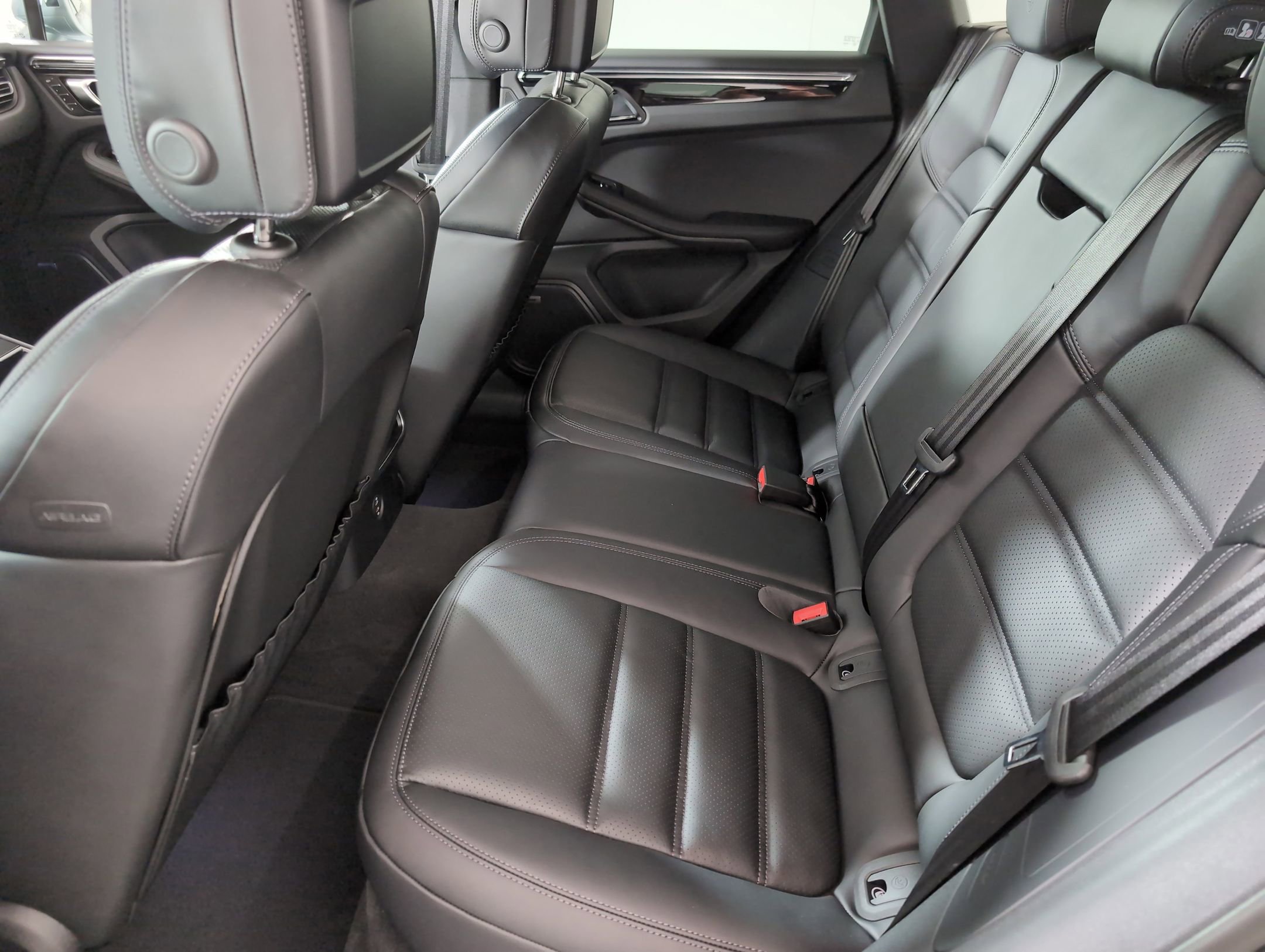 Certified 2025 Porsche Macan image 19